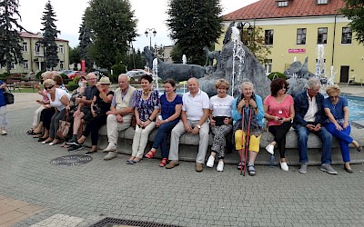 Ambitny Senior pod rękę z tradycją – szklakiem walk partyzanckich