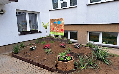 Ogródek kwietny w Dąbrowicy