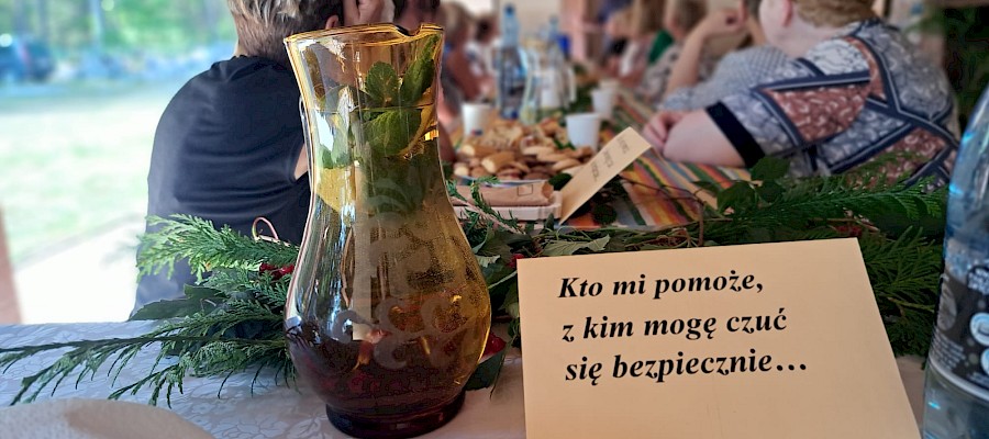 "Kto mi pomoże, z kim mogę czuć się bezpiecznie?"