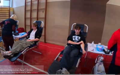 Młodzież, która ma moc — piękna lekcja odpowiedzialności podczas akcji oddawania krwi