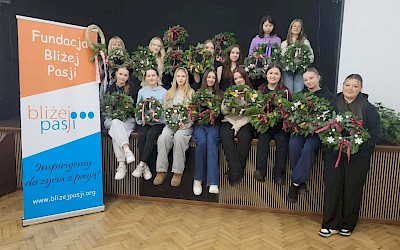 Warsztaty plecenia tradycyjnych wieńców świątecznych w ramach projektu „Z kulturą do ludzi”