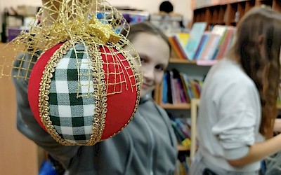 Świąteczne rękodzieło – warsztaty dla wolontariuszy w ramach inicjatywy „Tradycja łączy pokolenia”