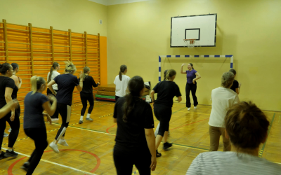 Aktywność, integracja i dobra energia – cykl zajęć FIT DANCE w Smólsku