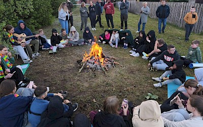 "Camp & play"