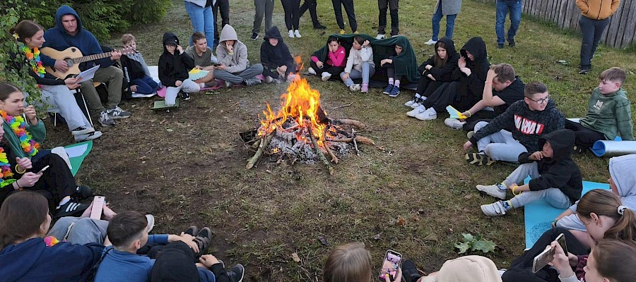 "Camp & play"